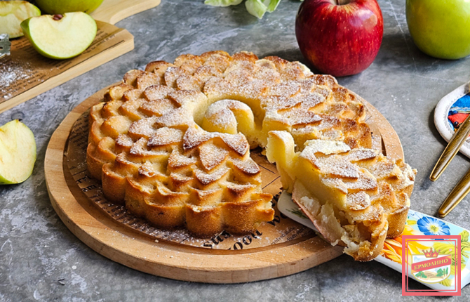 Шарлотка с яблоками на молоке